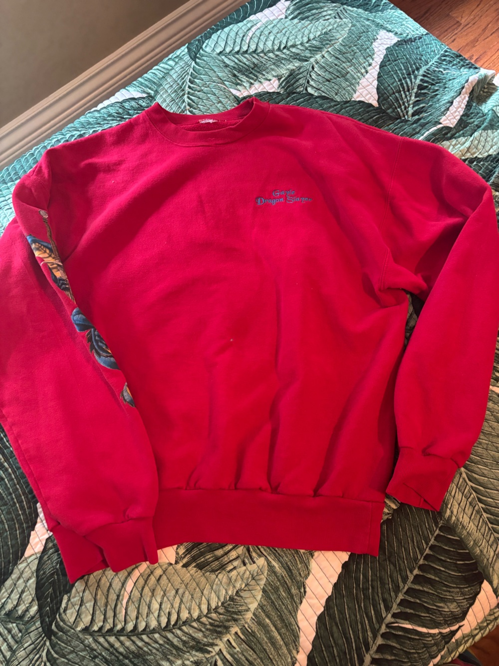 Gayle Dragon slayer Red Crewneck Sweater - Unbranded